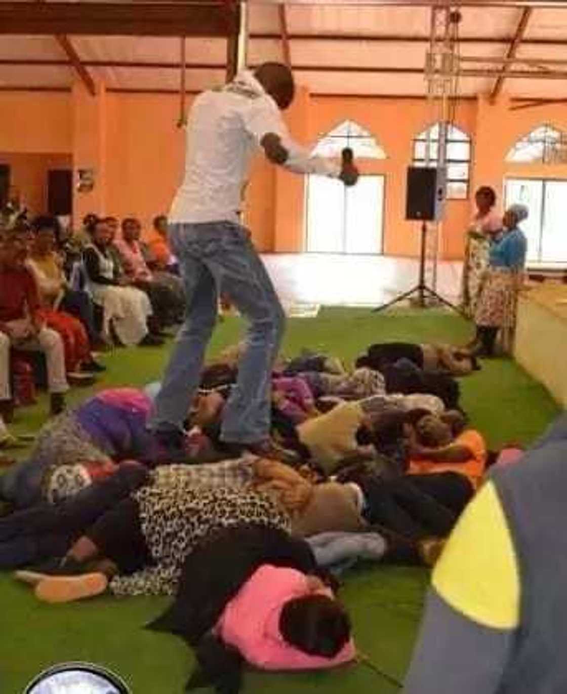 Endtime: 5 dangerous signs your pastor is a fake Endtime: 5 dangerous signs your pastor is a fake