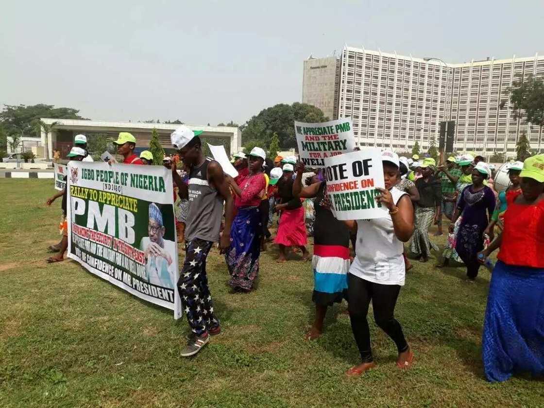 Operation Python Dance: Igbos march to Villa to commend Buhari (photos) Operation Python Dance: Igbos march to Villa to commend Buhari (photos)