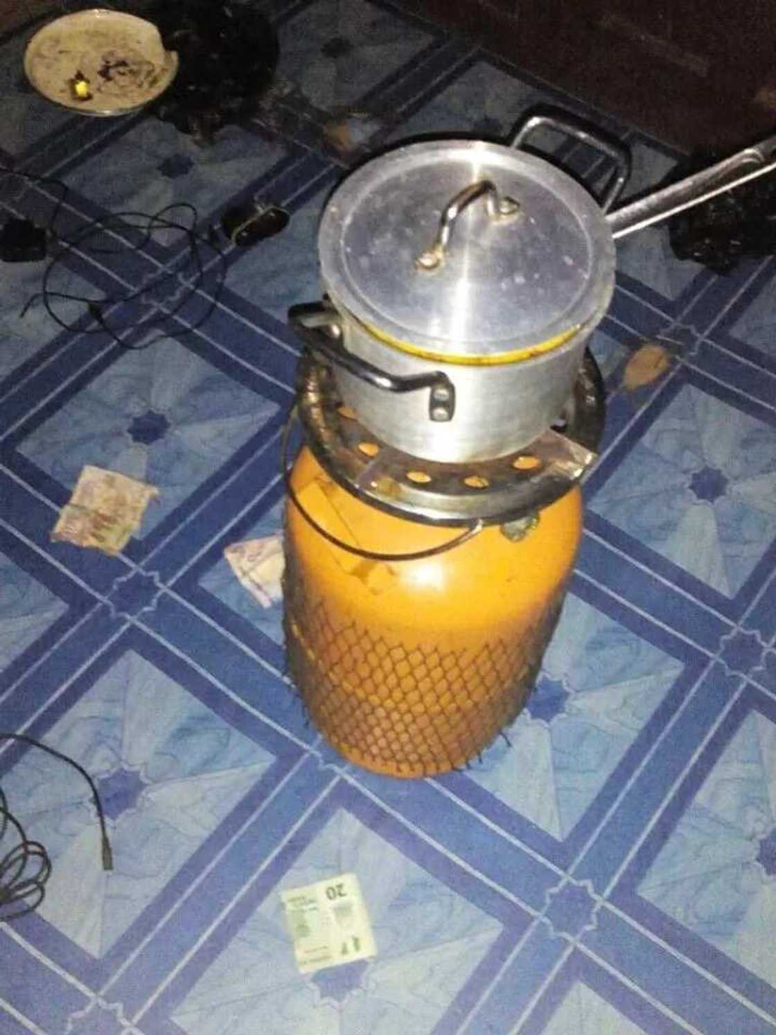 Nigerian man reveals plans to send wife packing if she refuses to cook for him (photos) Nigerian man reveals plans to send wife packing if she refuses to cook for him (photos)