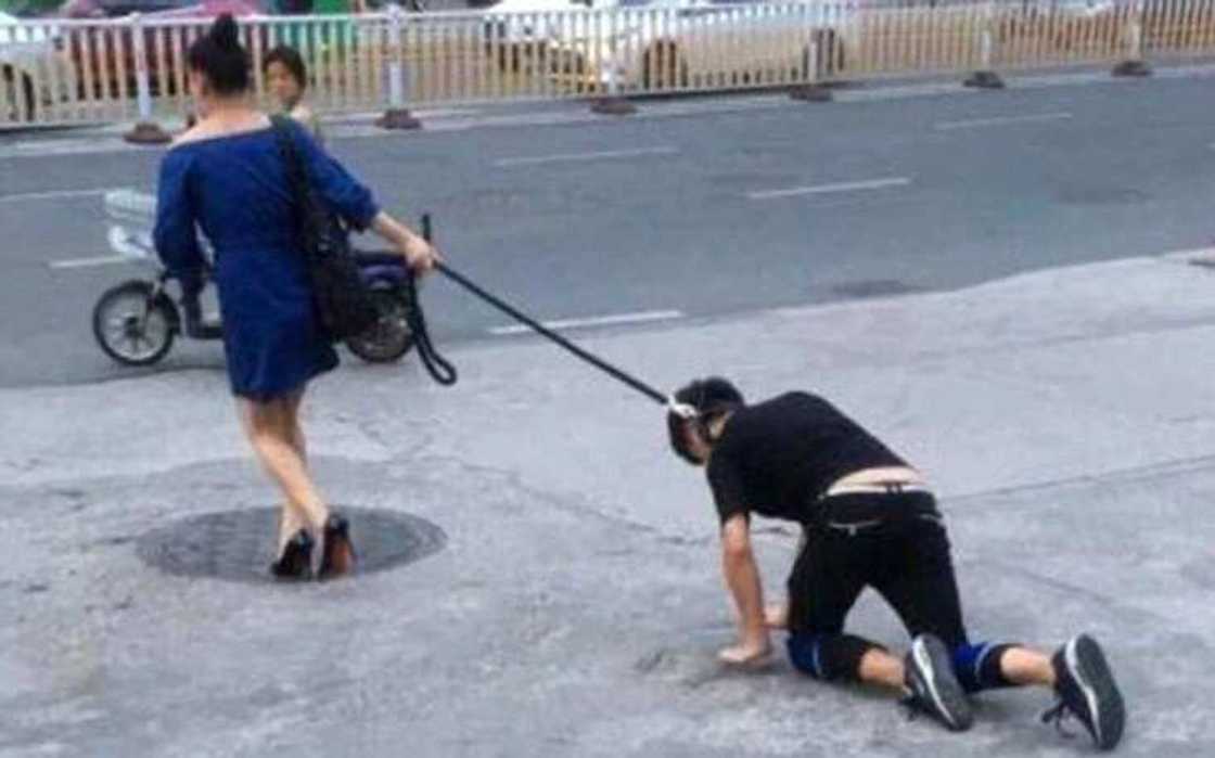 Woman drags man like a dog on the street (photos) Woman drags man like a dog on the street (photos)