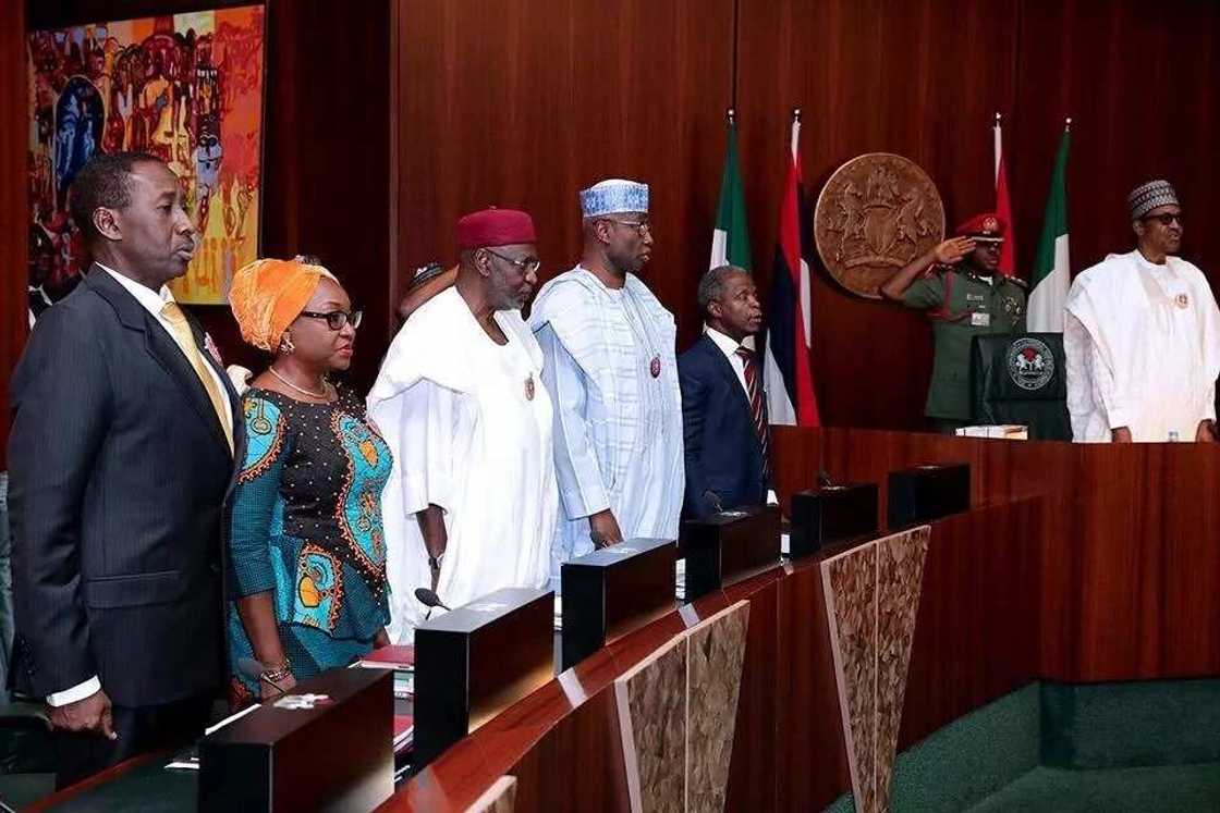 President Muhammadu Buhari and his aides praying during the FEC meeting. Photo credit: Facebook, Femi Adesina President Muhammadu Buhari and his aides praying during the FEC meeting. Photo credit: Facebook, Femi Adesina