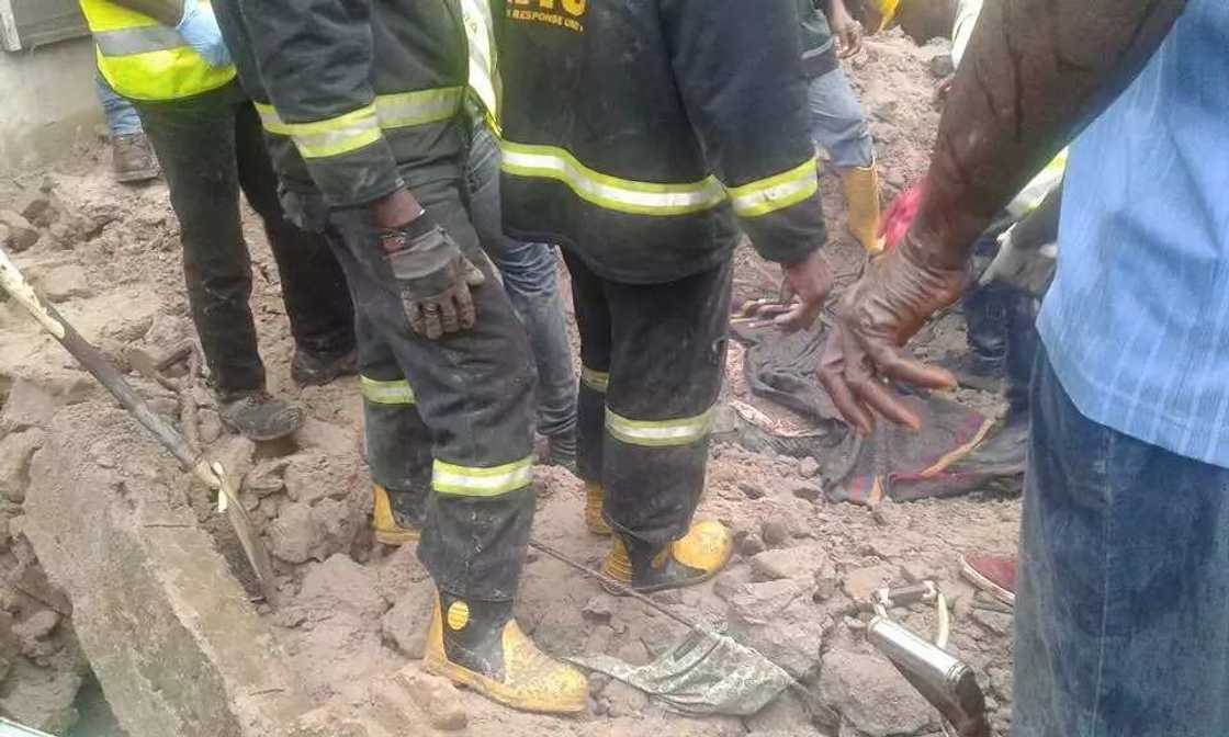 2 killed in building collapse at Meiran 2 killed in building collapse at Meiran