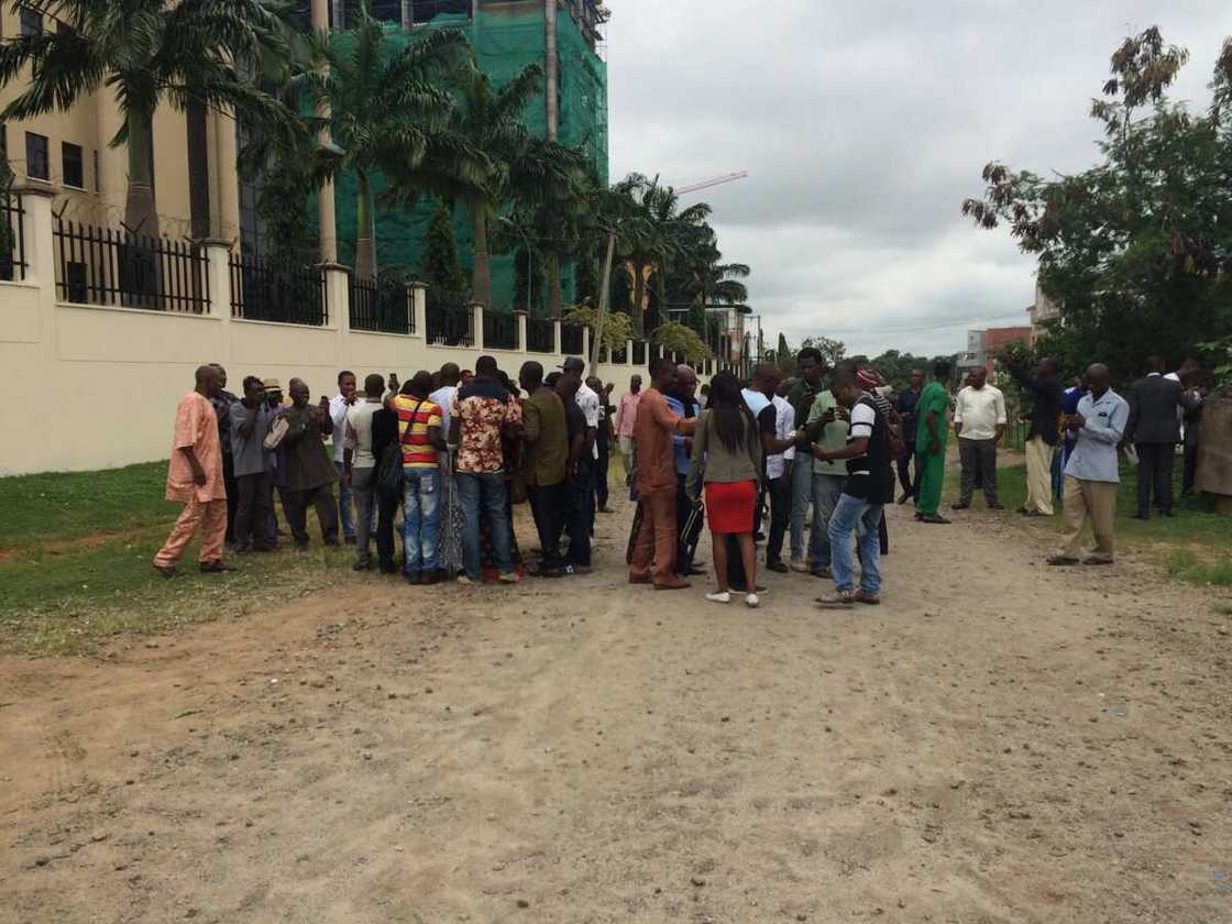 Nnamdi kanu, mother and supporters appear in court today (video) Nnamdi kanu, mother and supporters appear in court today (video)