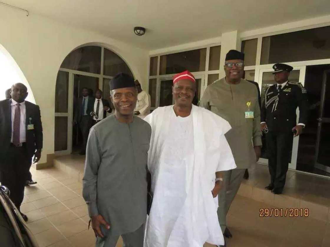 Sanata Kwankwaso ya amsa sammacin fadar shugaban kasa, ya gana da Osinbajo Sanata Kwankwaso ya amsa sammacin fadar shugaban kasa, ya gana da Osinbajo