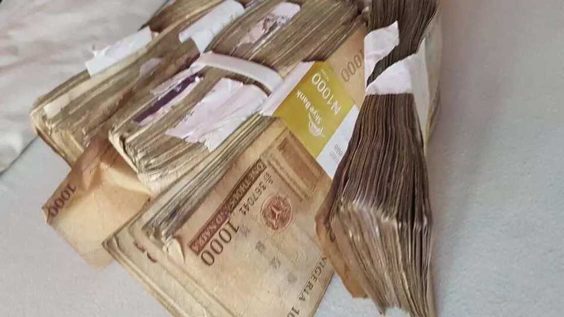 Prophet Andrew Ejimadu Seer 1 Gives N1million To A Cleaner He Met In Hotel (Pics) Prophet Andrew Ejimadu Seer 1 Gives N1million To A Cleaner He Met In Hotel (Pics)