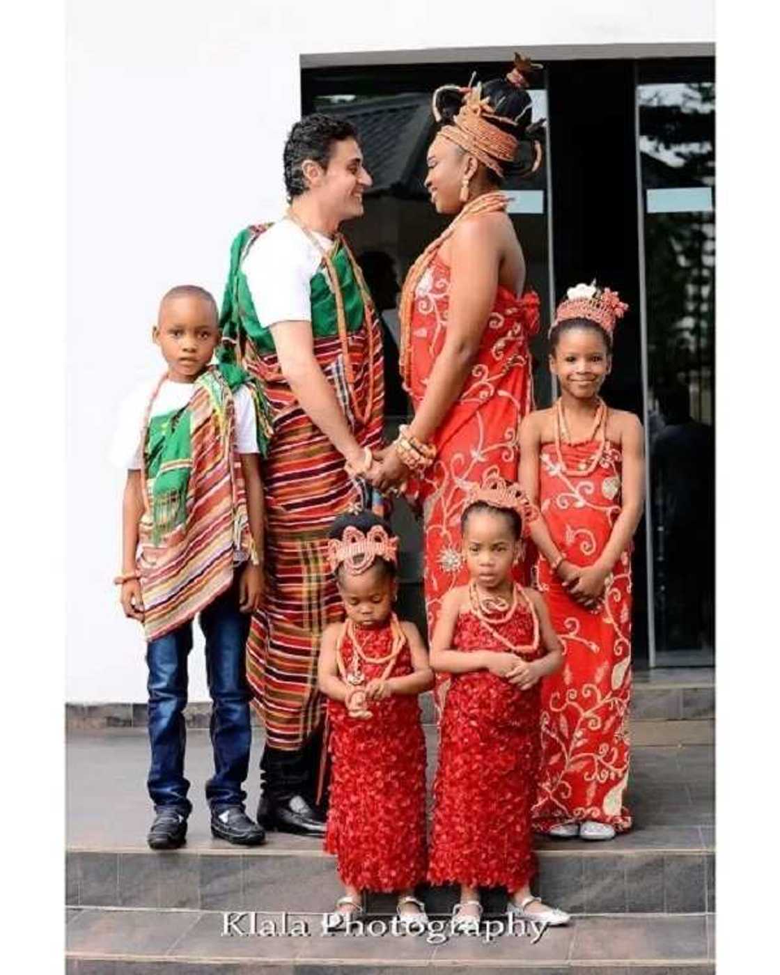 Nigerian lady weds her oyinbo lover in grand style (beautiful photos) Nigerian lady weds her oyinbo lover in grand style (beautiful photos)