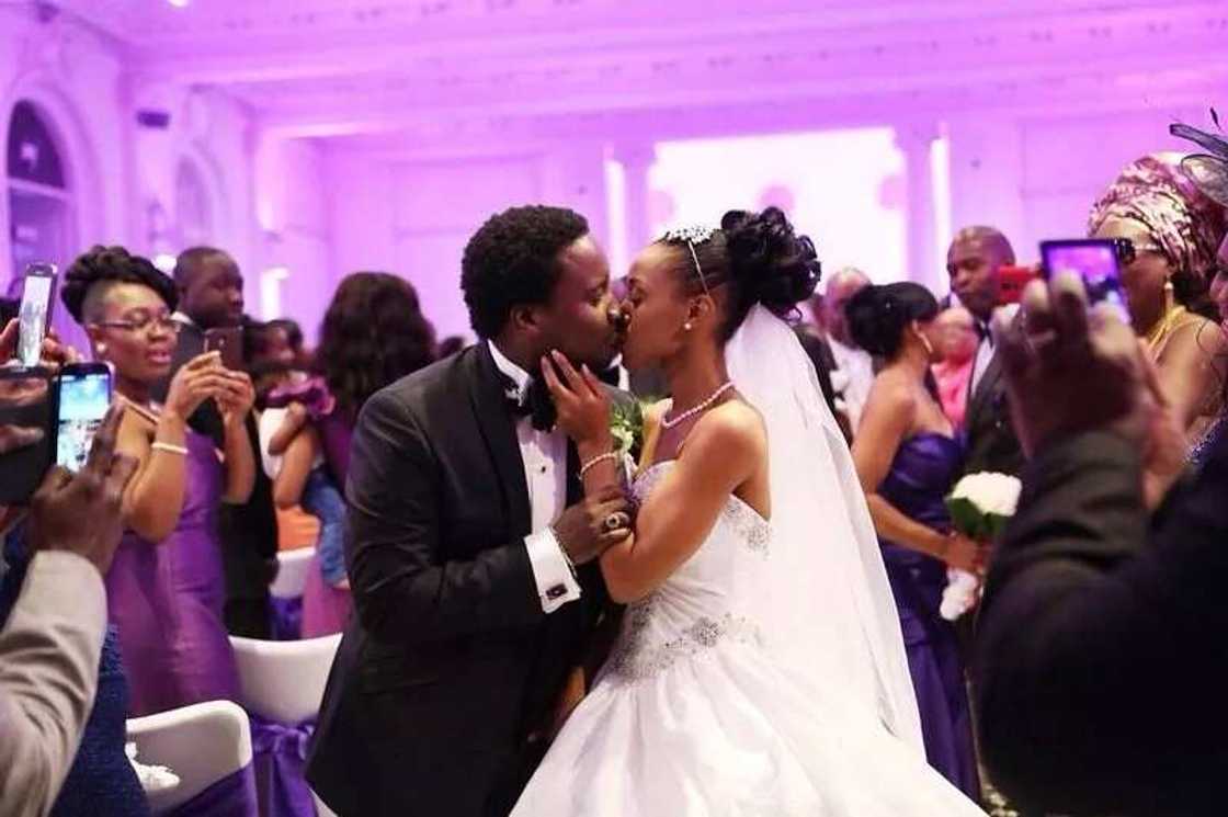 Sonnie Badu and wife