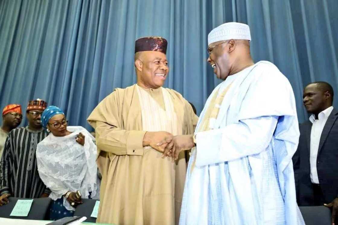 Hotun daga taron hadakar PDP, R-APC da ragowar jam'iyyu fiye da 30 domin hada karfi wuri guda Hotun daga taron hadakar PDP, R-APC da ragowar jam'iyyu fiye da 30 domin hada karfi wuri guda