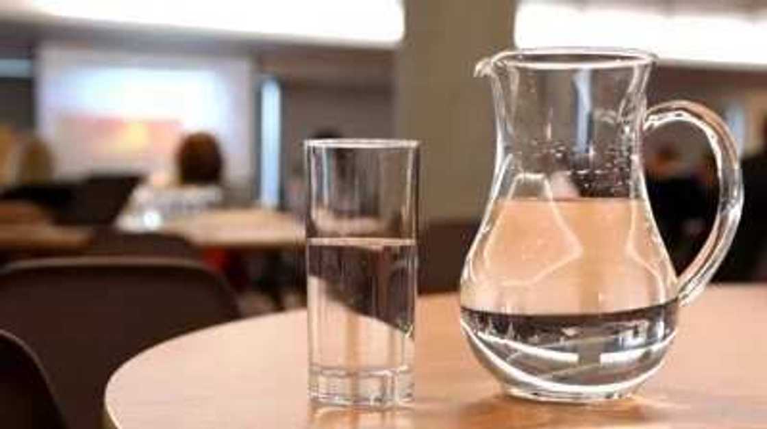 Lafiya uwar jiki : Amfanin yawan shan ruwa 9 ga jikin dan Adam Lafiya uwar jiki : Amfanin yawan shan ruwa 9 ga jikin dan Adam