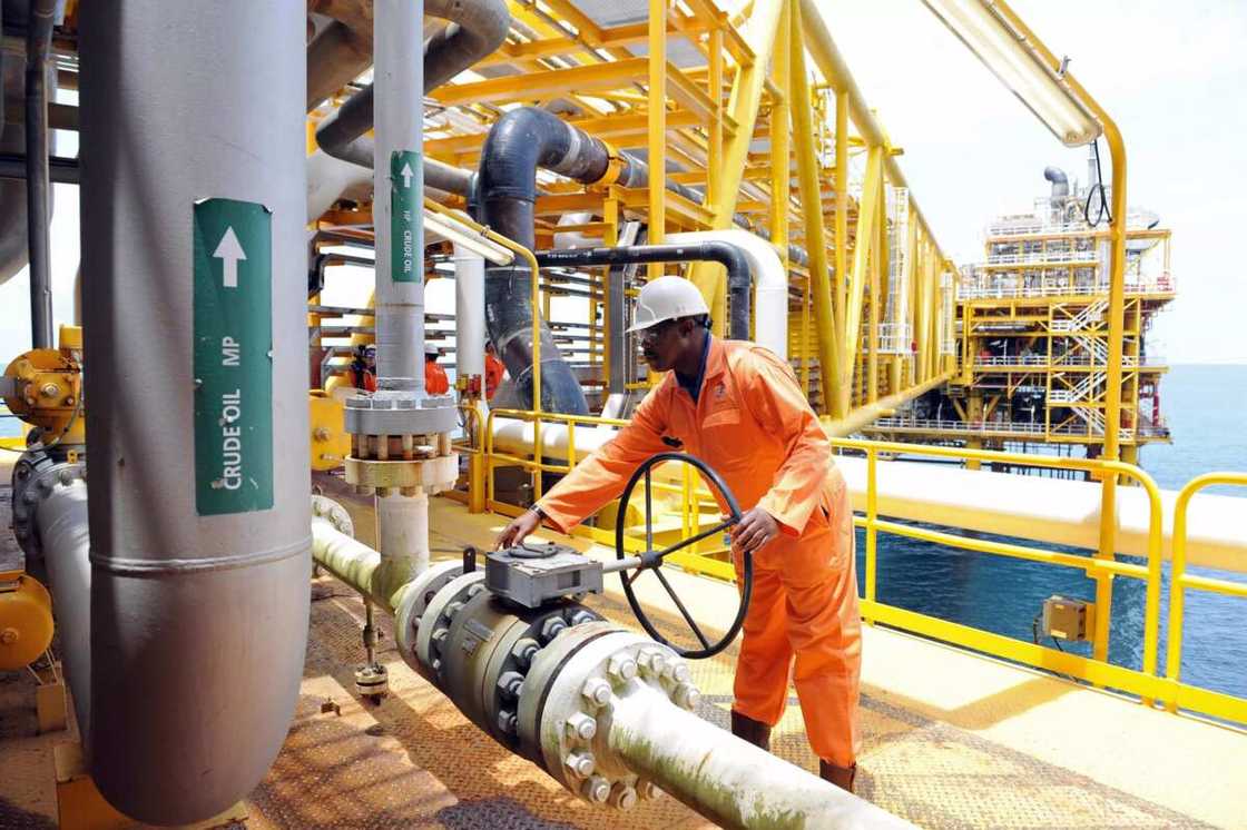 Oil flow line Oil flow line