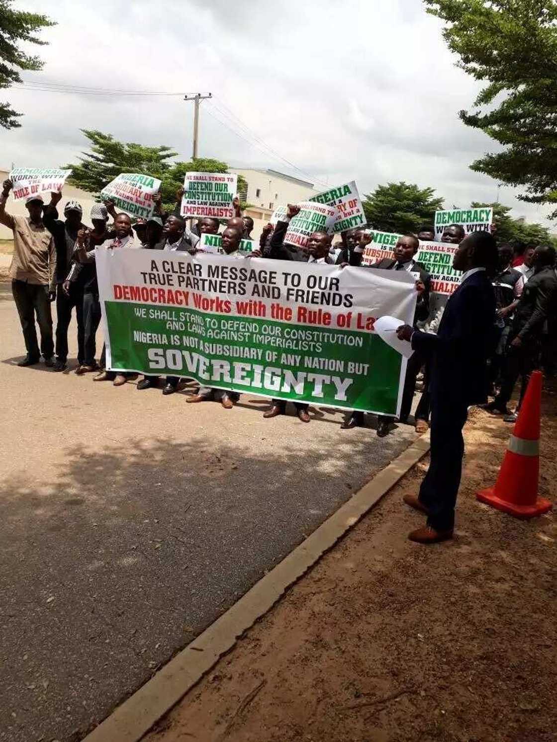 Again, protesters storm US embassy over proscription of IPOB (photos) Again, protesters storm US embassy over proscription of IPOB (photos)