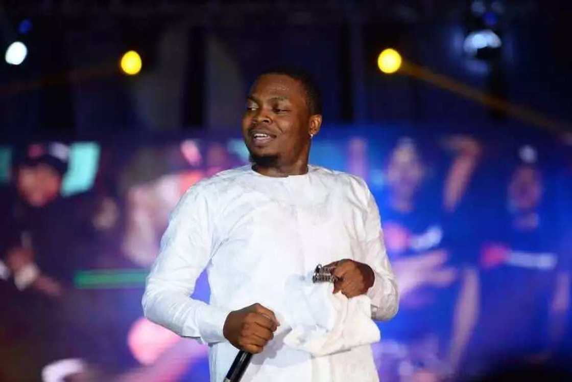 Olamide singing