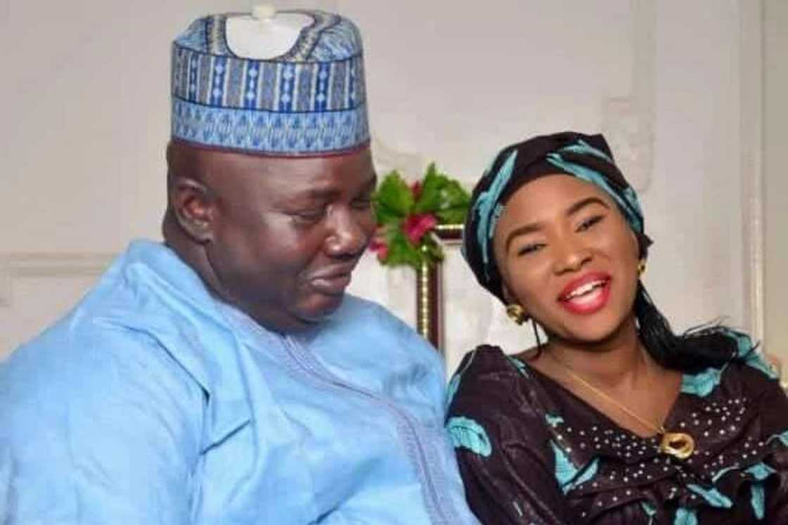 Wasu hotunan kafin aure na Hausawa da su kayi ta jawo cece-kuce a shafukan sada zumunta Wasu hotunan kafin aure na Hausawa da su kayi ta jawo cece-kuce a shafukan sada zumunta