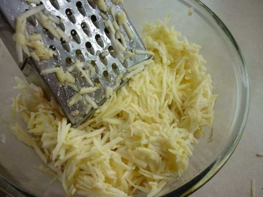 How to make pancakes without flour and baking powder grating apple How to make pancakes without flour and baking powder grating apple