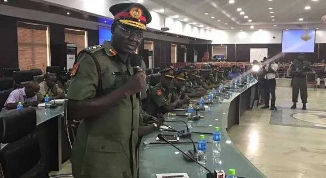 Aiki ga mai kareka: Buratai ya bawa Sojoji wa’adin makwanni 3 su ga bayan ‘yan tada kayar baya a Birnin Gwari