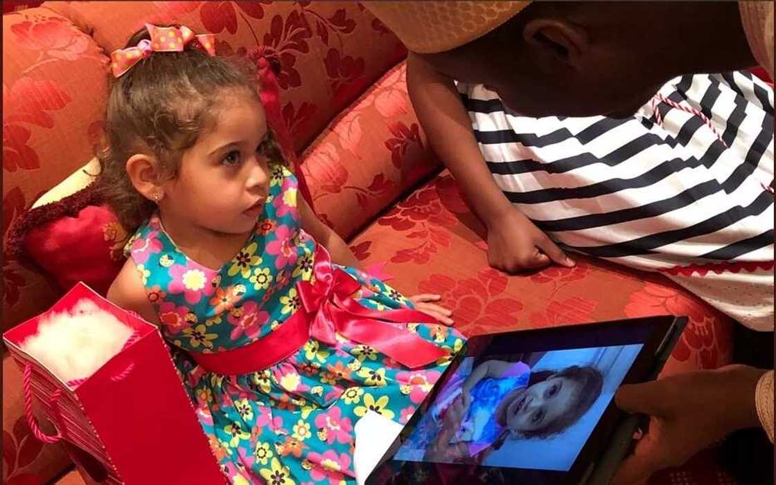 President Buhari meets his young admirers in Aso Rock President Buhari meets his young admirers in Aso Rock