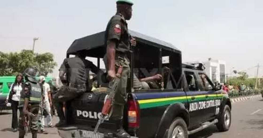 ‘Yan sanda sun damke samari 2 bayan sun datse wa juna hannaye yayin kwasar dambe ‘Yan sanda sun damke samari 2 bayan sun datse wa juna hannaye yayin kwasar dambe