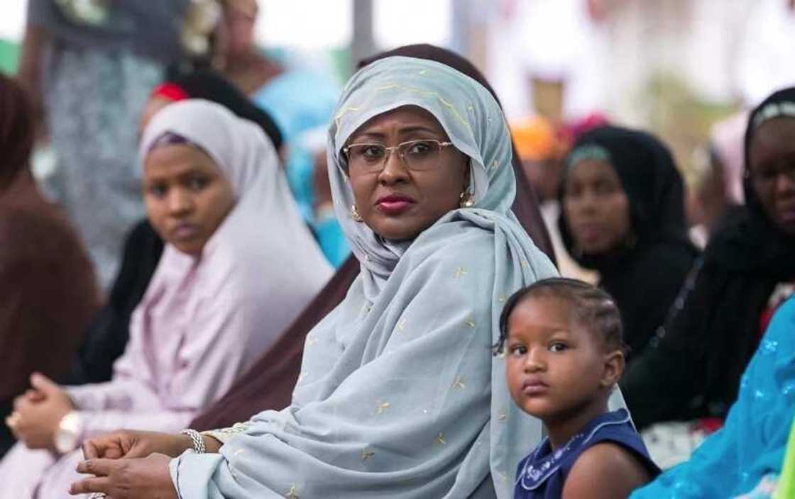 Tsirarun hotunan Aisha Buhari guda 9 da ya kamata ku gani Tsirarun hotunan Aisha Buhari guda 9 da ya kamata ku gani