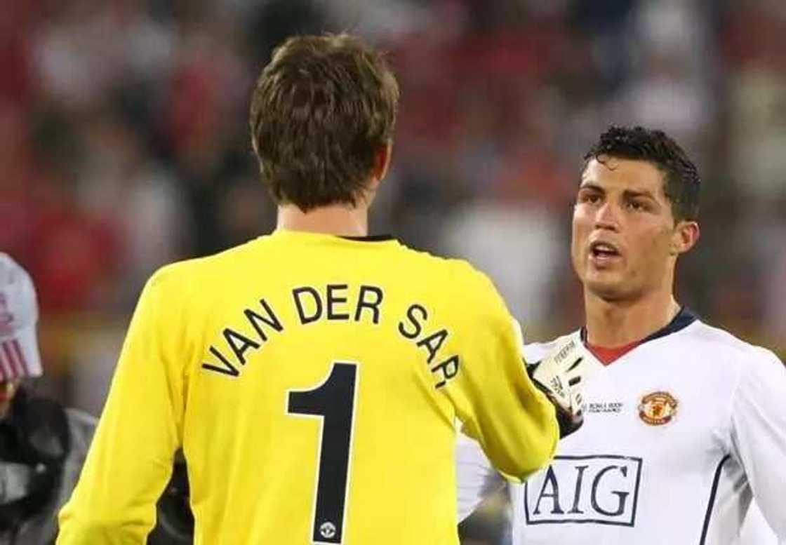 Jerin ‘Yan kwallon da ba su taba karbar jan kati a fili ba har su kayi ritaya Jerin ‘Yan kwallon da ba su taba karbar jan kati a fili ba har su kayi ritaya