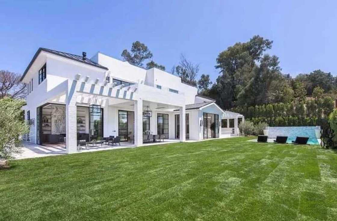 LeBron James buys new mansion in Brentwood for $23M (photos) LeBron James buys new mansion in Brentwood for $23M (photos)