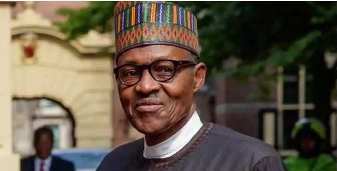 Zamu gyara kundin tsarin mulki domin bawa Buhari damar zama shugaban kasa na dun-dun-dun - Dan takarar Sanata daga arewa Zamu gyara kundin tsarin mulki domin bawa Buhari damar zama shugaban kasa na dun-dun-dun - Dan takarar Sanata daga arewa