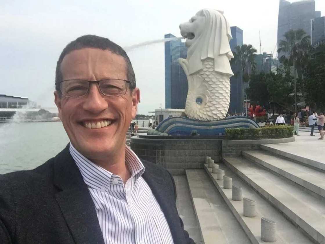 Is Richard Quest gay?