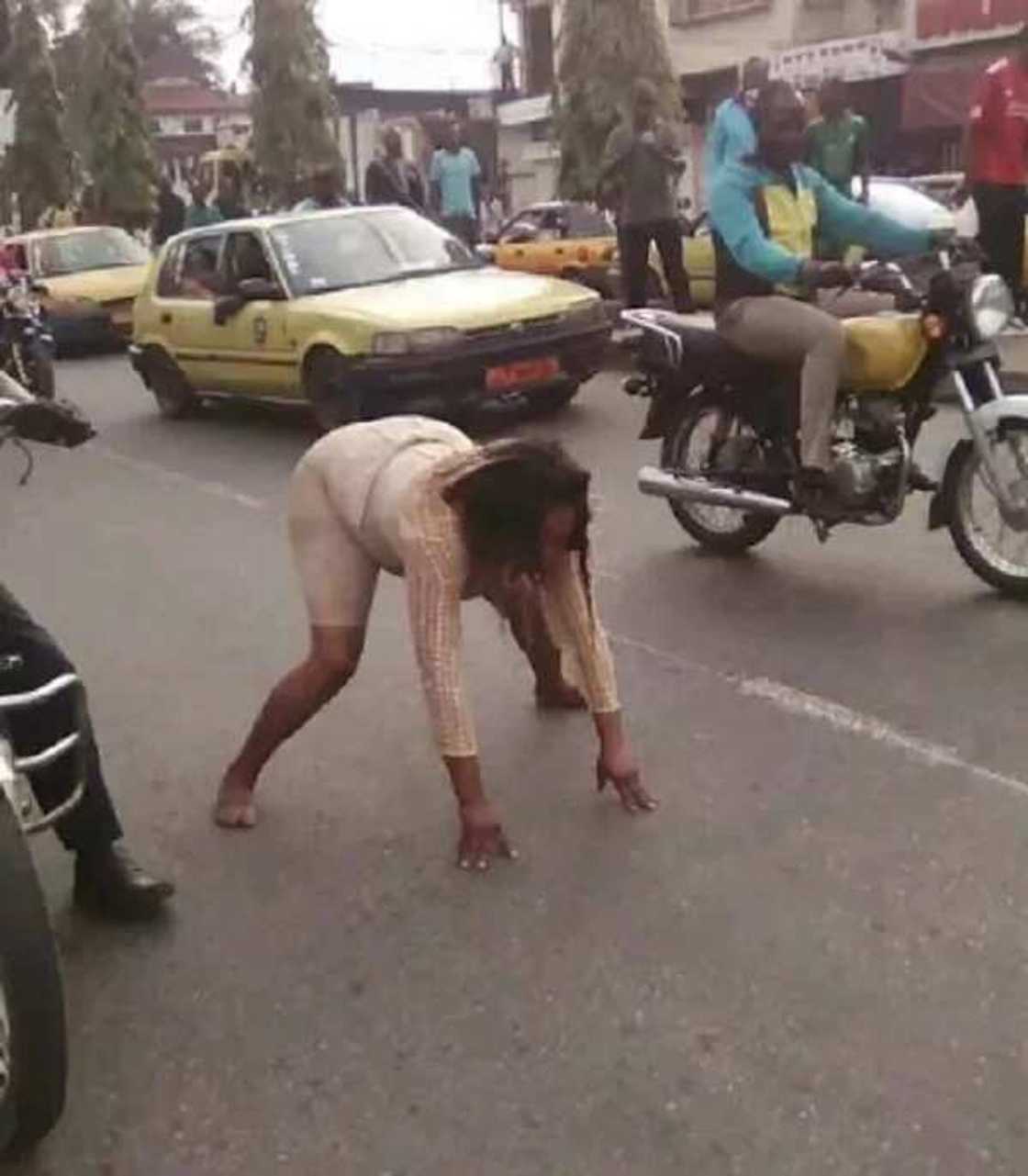 Female Undergraduate Runs Mad After Allegedly Being Beaten By Lover Female Undergraduate Runs Mad After Allegedly Being Beaten By Lover