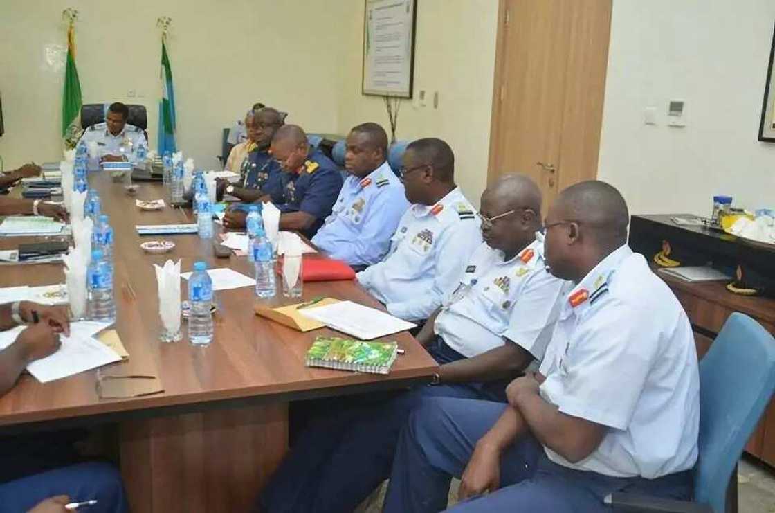 Rundunar sojin sama ta kulla wata yarjejeniya da kamfanin kera kayayyaki na Najeriya (hotuna) Rundunar sojin sama ta kulla wata yarjejeniya da kamfanin kera kayayyaki na Najeriya (hotuna)