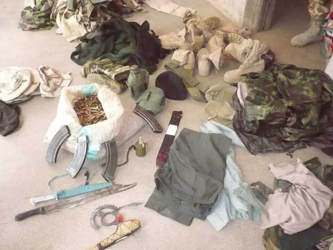 Soldiers aid Boko Haram terrorists with weapons, kits (photos) Soldiers aid Boko Haram terrorists with weapons, kits (photos)