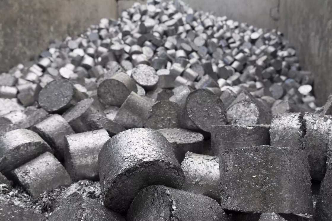 Aluminum Aluminum