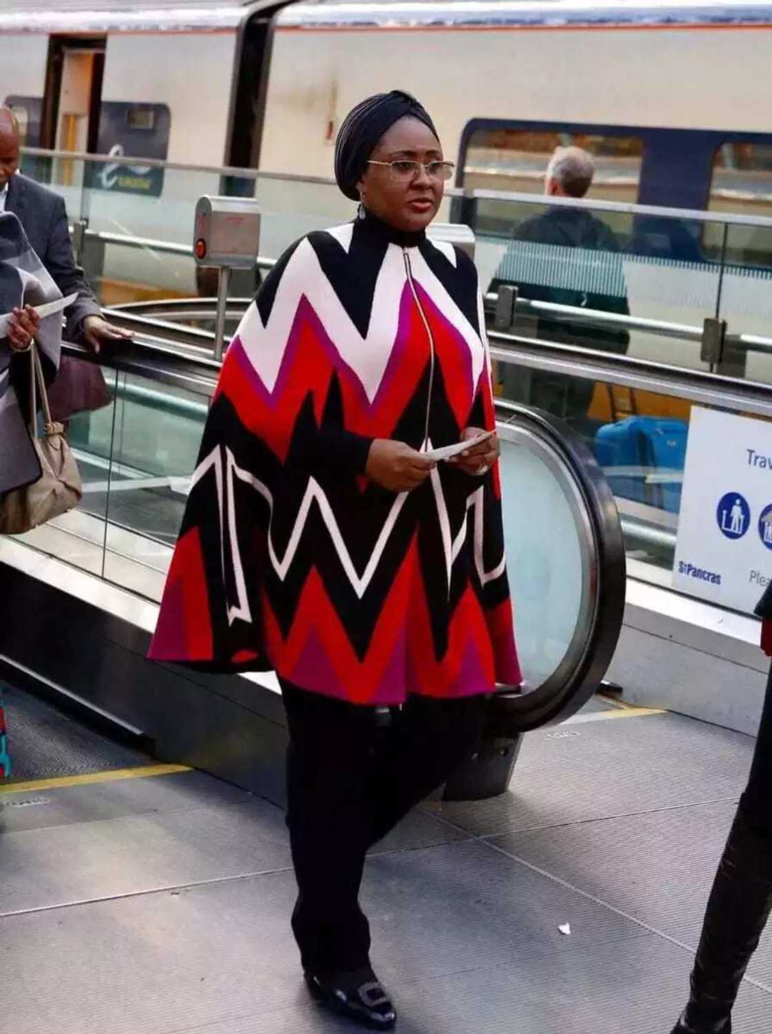 Aisha Buhari sanye da rigar naira miliyan 1.2 Aisha Buhari sanye da rigar naira miliyan 1.2