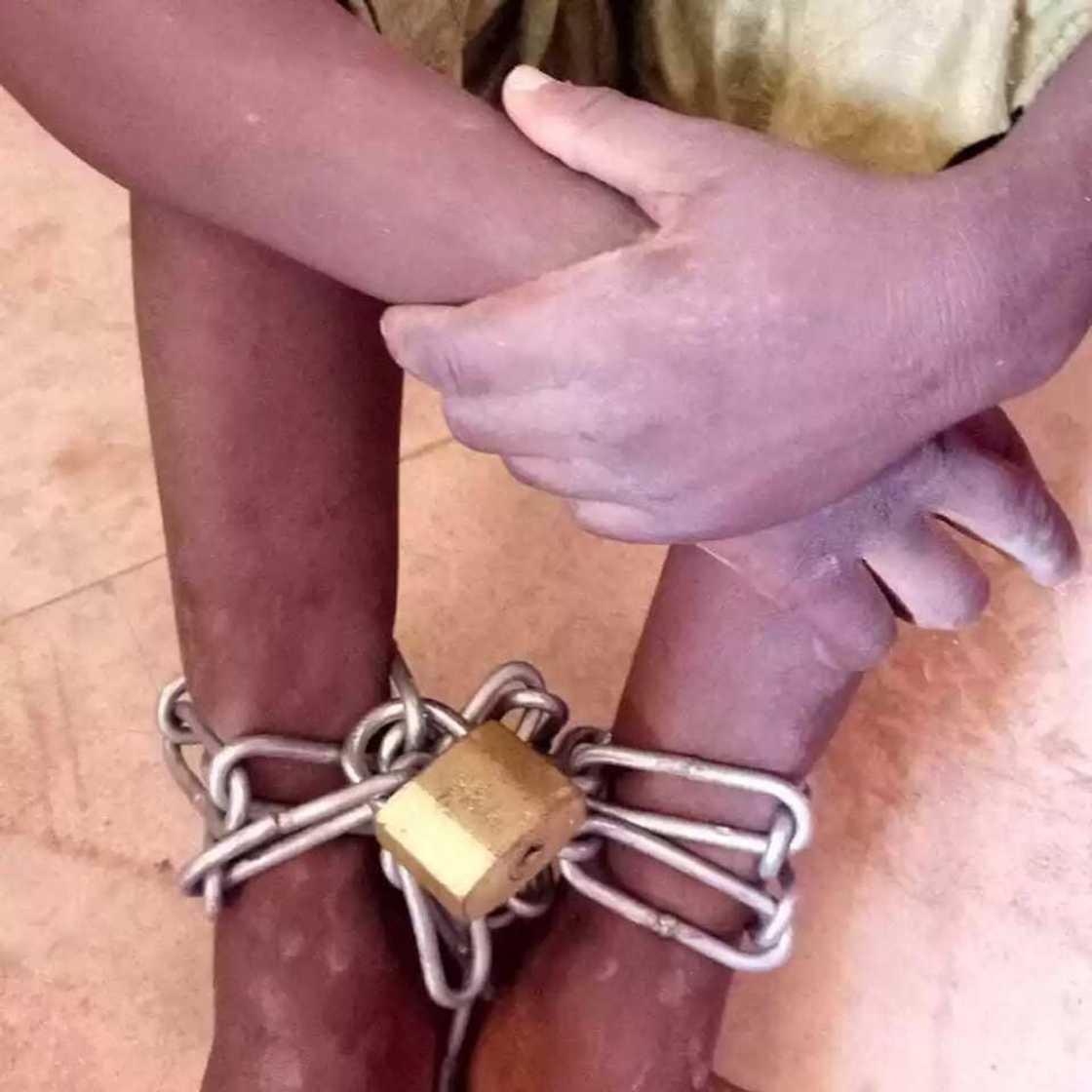 Bautar da ‘ya’yan mutane da sunan karatun Al-Qur’ani (hotuna) Bautar da ‘ya’yan mutane da sunan karatun Al-Qur’ani (hotuna)