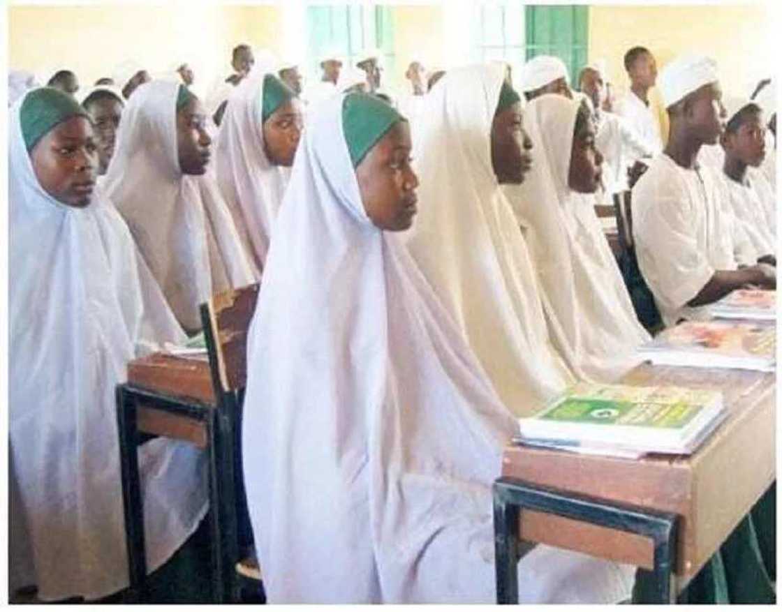 Auren sirri: Dokar hana cakuɗa maza da mata a aji na nan tafe a jihar Bauchi Auren sirri: Dokar hana cakuɗa maza da mata a aji na nan tafe a jihar Bauchi