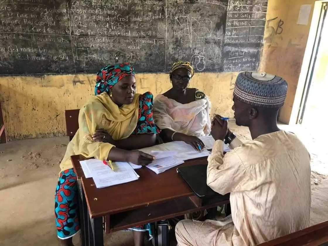 Sallamar Malamai: Gwamnatin jihar Kaduna ta gayyaci mutane 20,000 cikin 51,000 masu neman aikin koyarwa Sallamar Malamai: Gwamnatin jihar Kaduna ta gayyaci mutane 20,000 cikin 51,000 masu neman aikin koyarwa