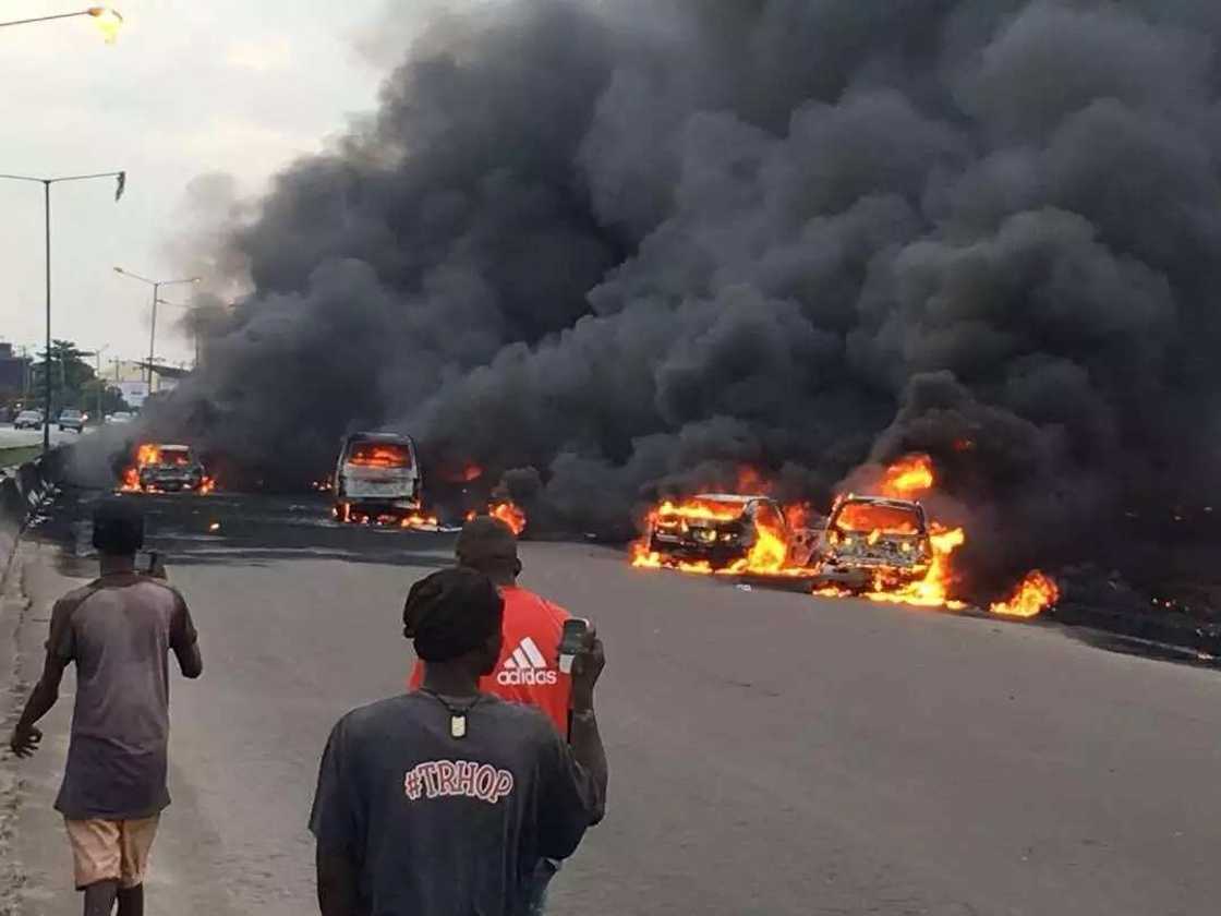 Breaking: Tanker goes up in flame on Lagos-Ibadan expressway (pictures, video) Breaking: Tanker goes up in flame on Lagos-Ibadan expressway (pictures, video)
