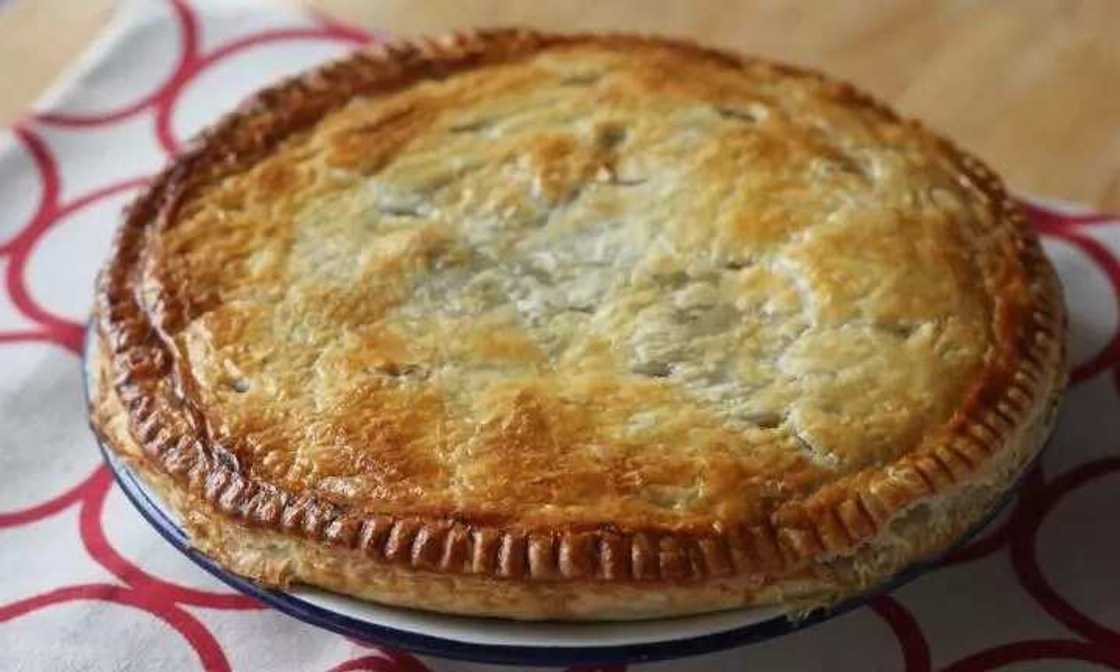 How to make chicken pie pastry and filling How to make chicken pie pastry and filling