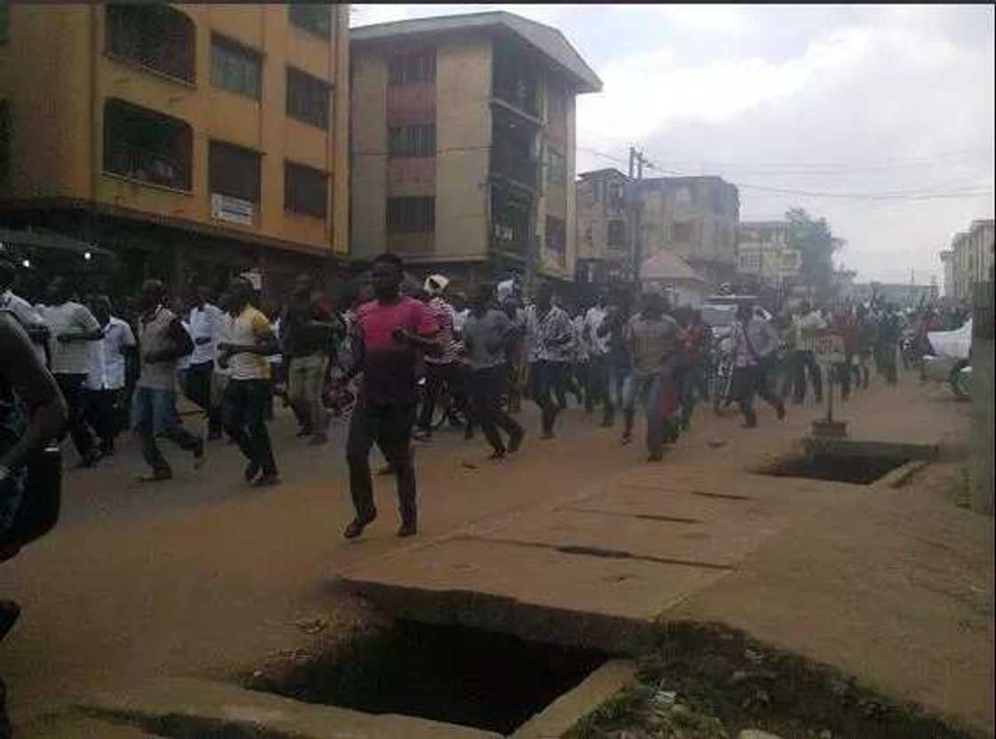 Hundreds Of Biafrans Protest In Onitsha (PHOTOS) Hundreds Of Biafrans Protest In Onitsha (PHOTOS)
