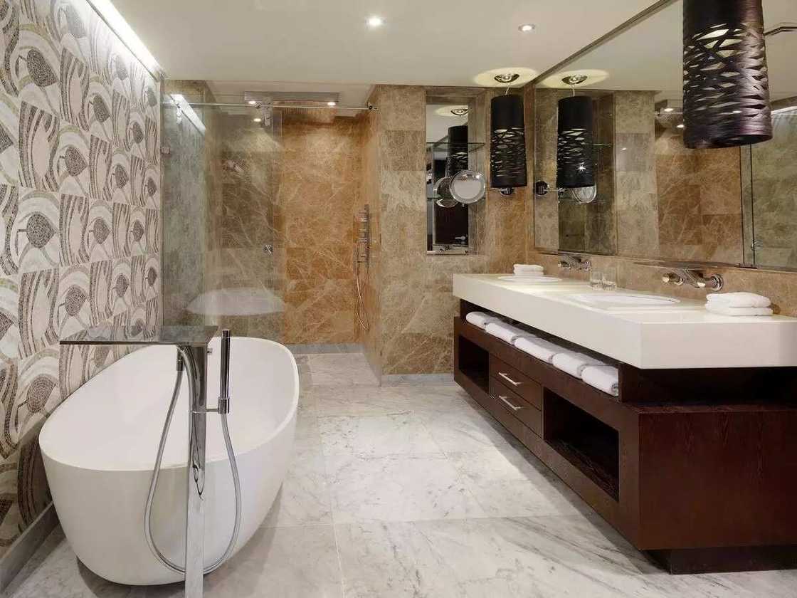 Modern bathroom