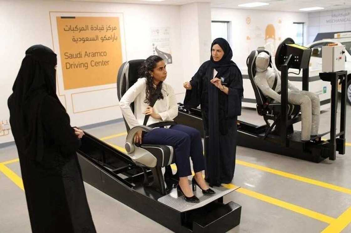 Kalli hotunan yadda ake koya wa mata tukin mota a Saudiyya Kalli hotunan yadda ake koya wa mata tukin mota a Saudiyya