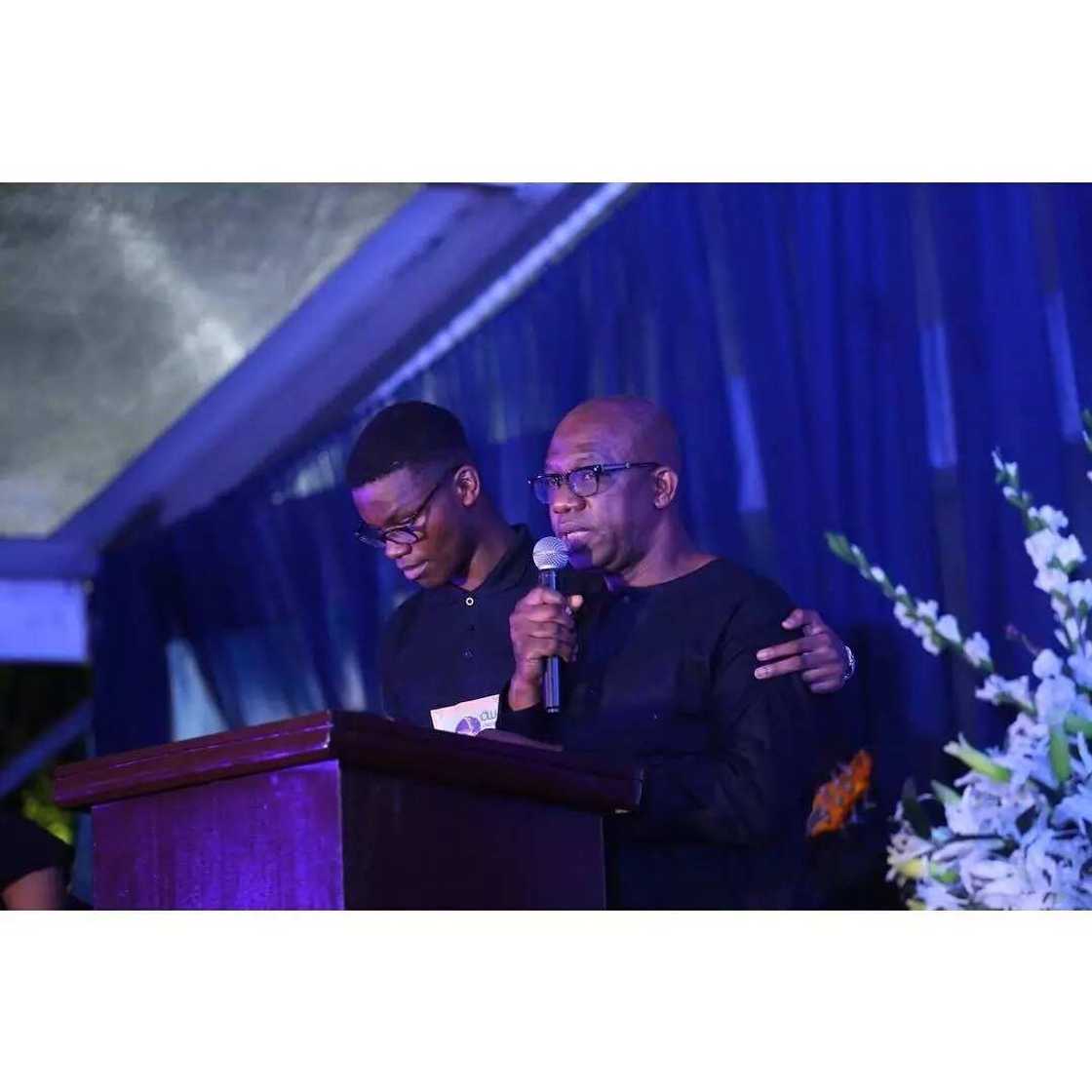 Friends, family mourn DJ Olu at his candlelight service Friends, family mourn DJ Olu at his candlelight service