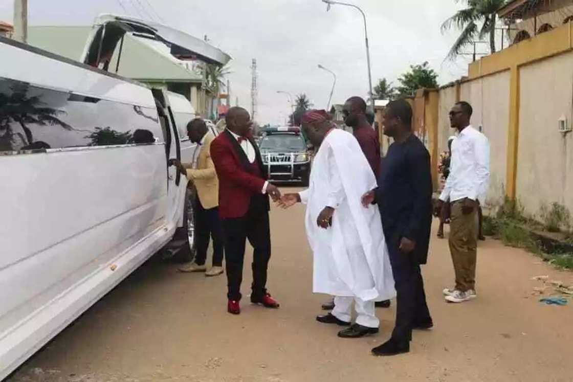 Bishop Tom Samson storms Egbeda in his N80million customised Hummer limousine Bishop Tom Samson storms Egbeda in his N80million customised Hummer limousine
