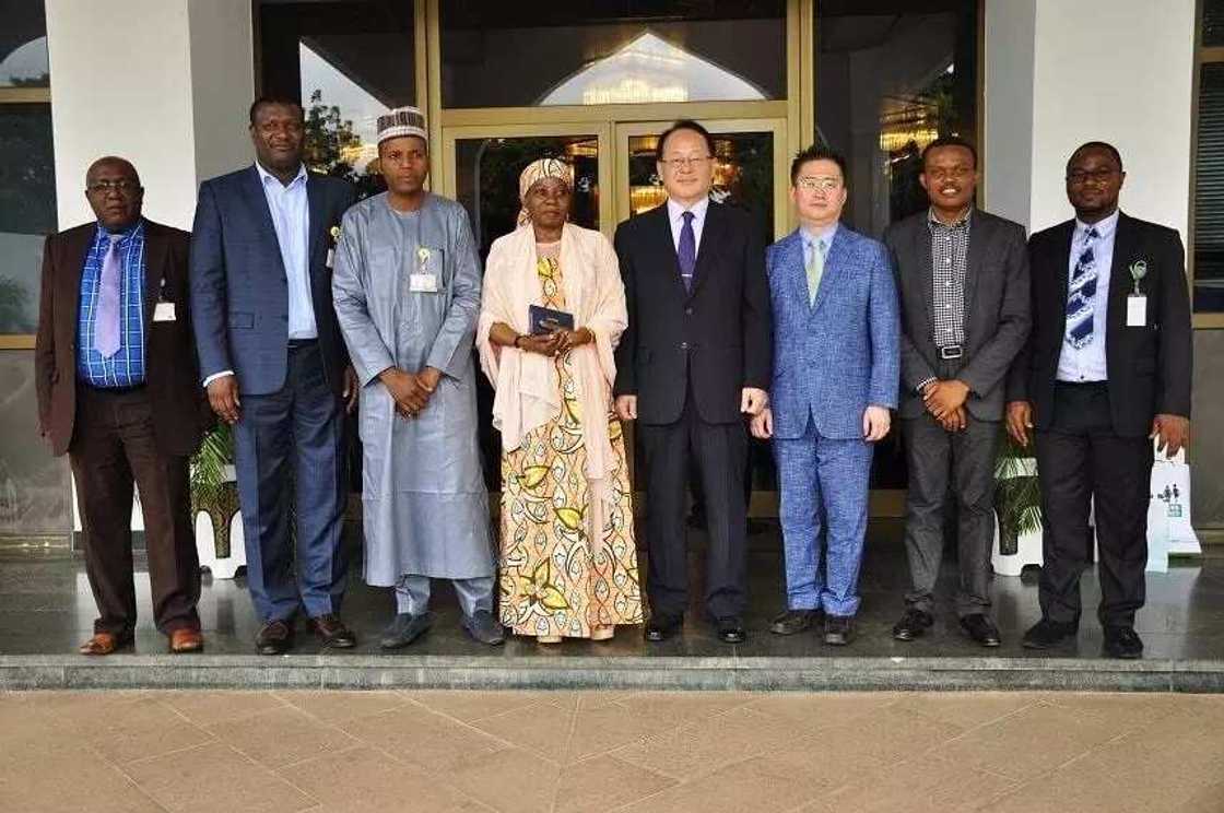 Likafa ta cigaba: Wata Jami’ar kasar waje ta karrama Aisha Buhari da digirin digirgir Likafa ta cigaba: Wata Jami’ar kasar waje ta karrama Aisha Buhari da digirin digirgir