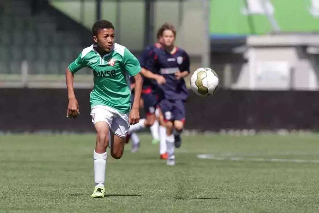 Cinikin dare? Arsenal ta sayi wani dan wasan Najeriya, Abdul Lateef Cinikin dare? Arsenal ta sayi wani dan wasan Najeriya, Abdul Lateef