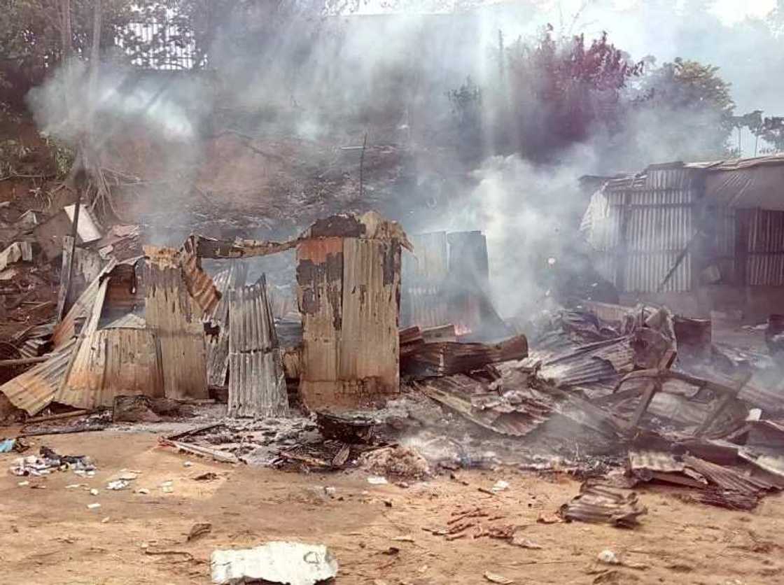 BREAKING: 3 reportedly killed as Hausa, Igbos clash in Aba BREAKING: 3 reportedly killed as Hausa, Igbos clash in Aba