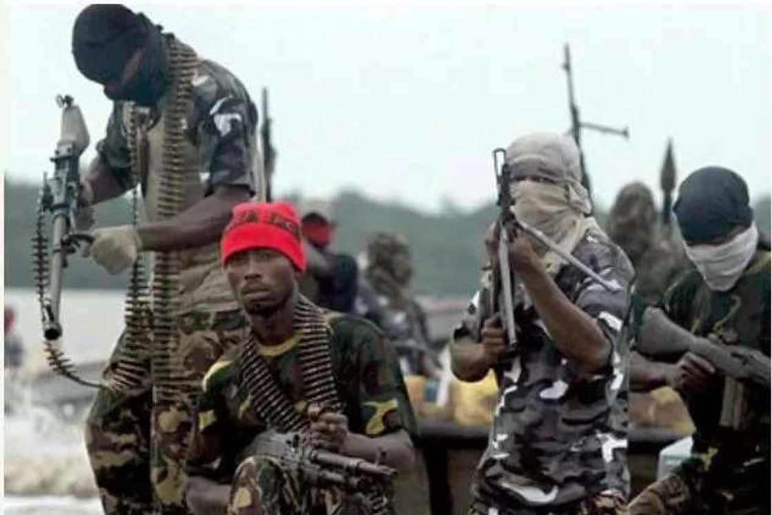 Niger Delta Avengers vows to continue to vandalise pipelines Niger Delta Avengers vows to continue to vandalise pipelines