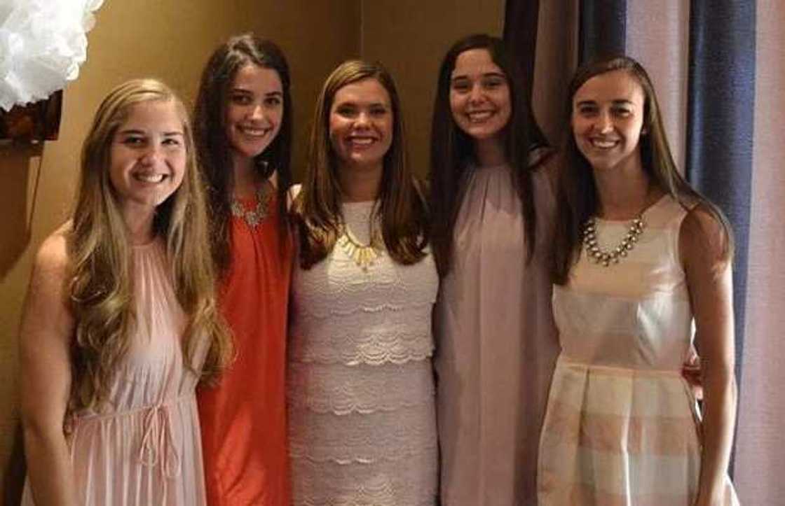 Bride Feeds 90 Homeless People After Being Dumped By Fiance Bride Feeds 90 Homeless People After Being Dumped By Fiance