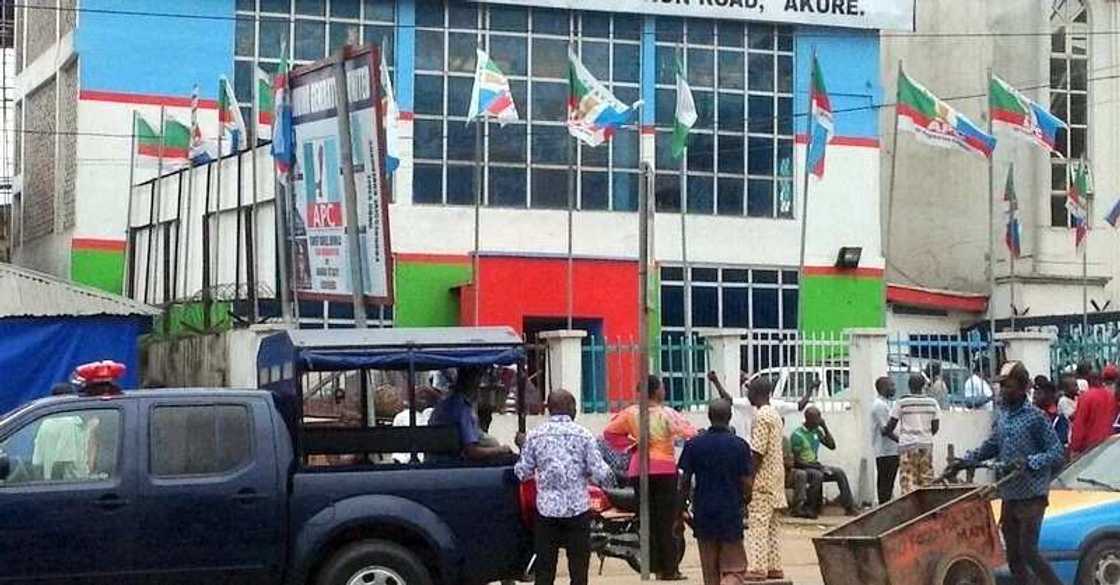 Barawo ya yi awon gaba da zunzurutun kudi naira miliyan 43 a hedkwatar APC Barawo ya yi awon gaba da zunzurutun kudi naira miliyan 43 a hedkwatar APC