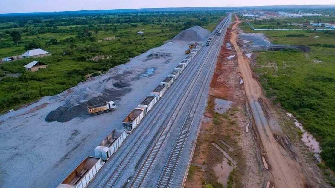 Manyan ayyukan more rayuwa da Buhari ya yi ma jama’an Legas Manyan ayyukan more rayuwa da Buhari ya yi ma jama’an Legas