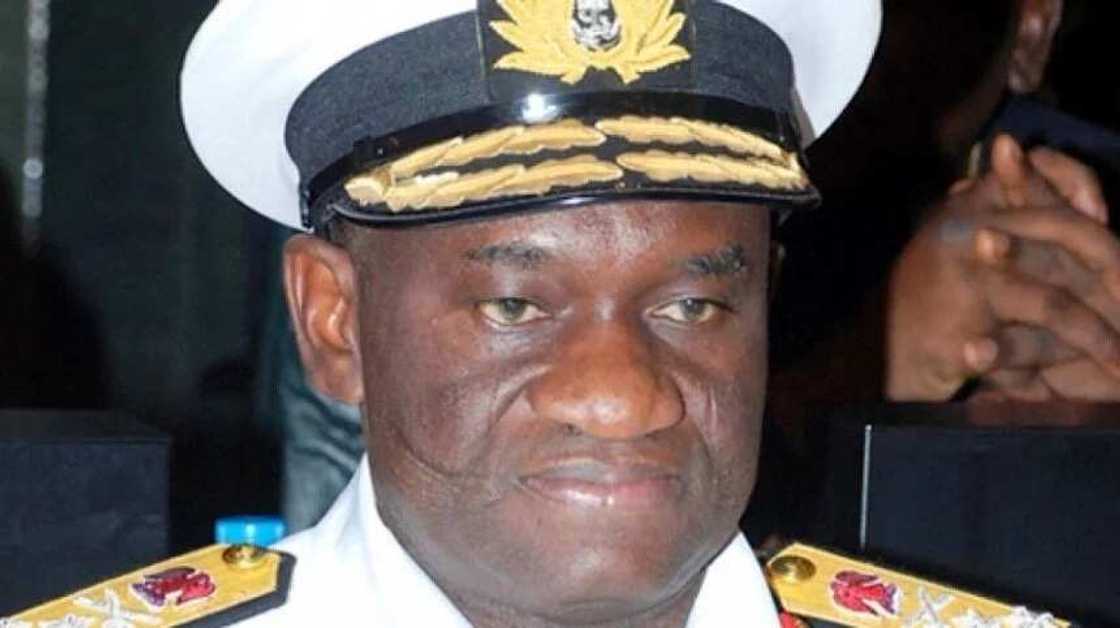 Tsohon babban hafsan rundunar Soja ruwa ya sulala ya mayar ma hukumar naira miliyan 600 da ya sata Tsohon babban hafsan rundunar Soja ruwa ya sulala ya mayar ma hukumar naira miliyan 600 da ya sata