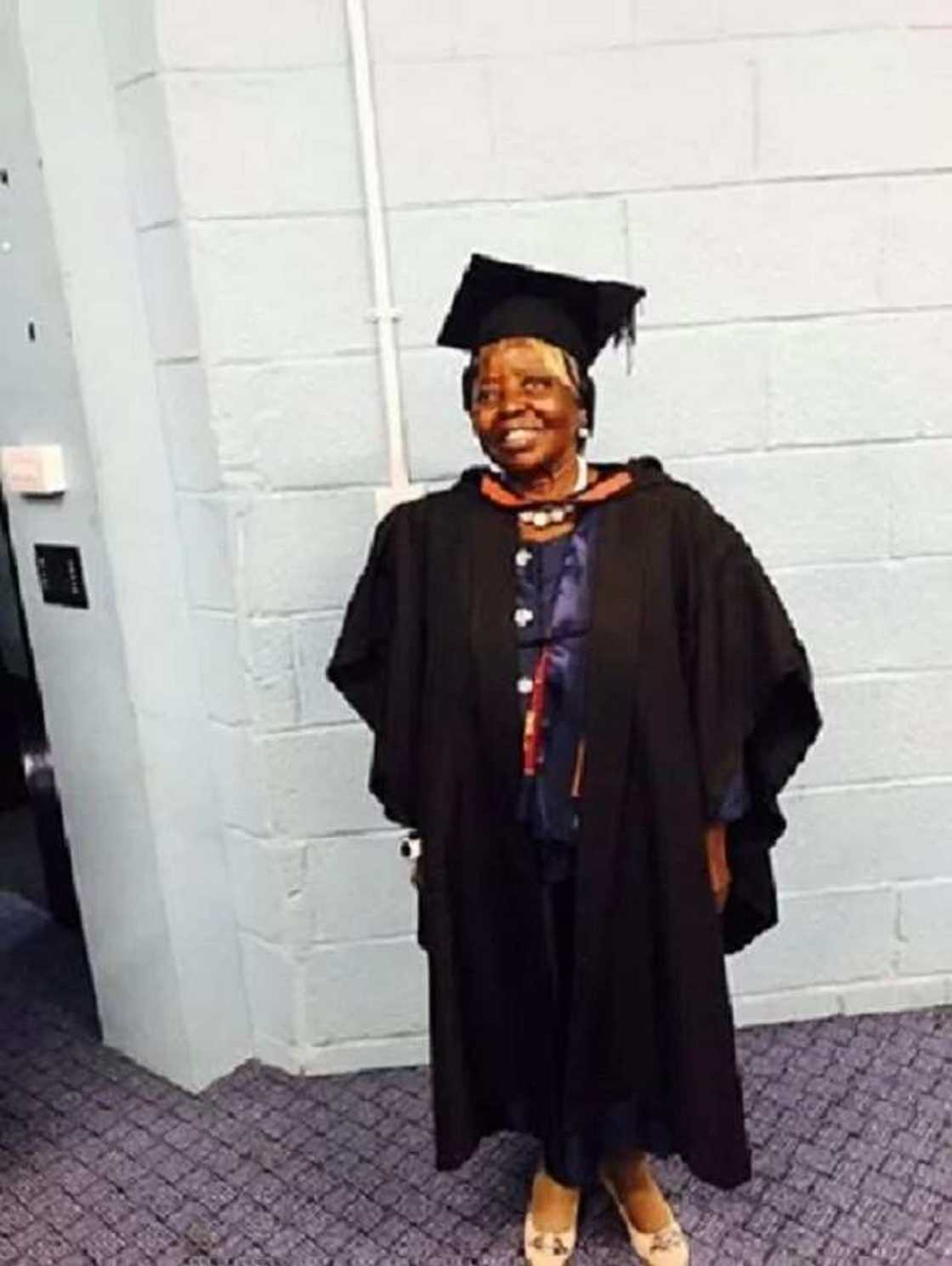 Ilimi gishirin zaman Duniya: Yadda tsohuwa mai shekaru 74 ta samu kwalin digiri Ilimi gishirin zaman Duniya: Yadda tsohuwa mai shekaru 74 ta samu kwalin digiri